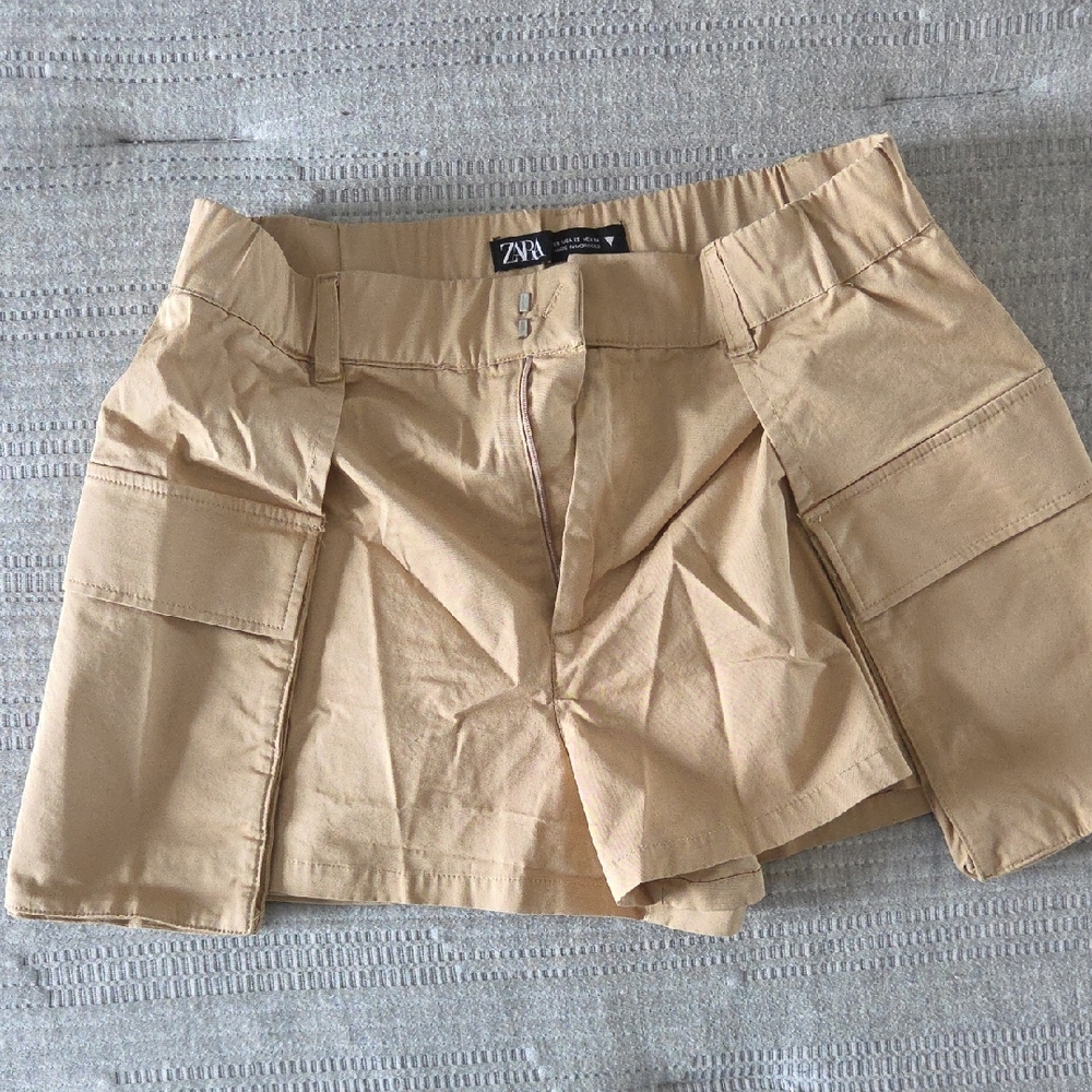 Zara Women's Beige Cargo Shorts